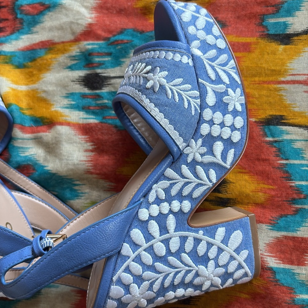 Aldo Flower Wedge Heels - Size 7.5 - Picture 7 of 8